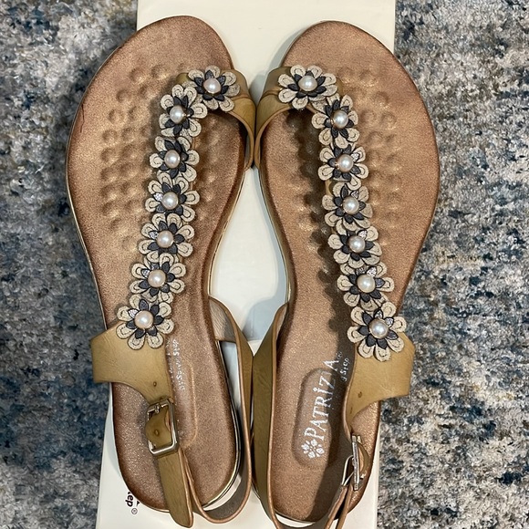 Patrizia by Spring Step Setrells Women’s Flat Sandals Size 38 (US 7.5-8)
Tan - Picture 2 of 13